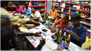 కొత్త మద్యం దుకాణాల ఫీజులు, మార్గదర్శకాలు ఖరారు..!!