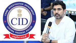 నేను మోనార్క్, ఎవ్వరి మాట వినను, ఎగిరెగిరిపడ్డాడు, నారా లేకేష్ దెబ్బకు సీఐడీ ఎంట్రీ 