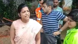  ఆమ్రపాలి మెరుపు పర్యటన