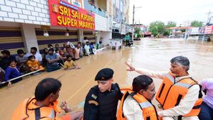 వరదల నేపథ్యంలో కలలో కూడా ఊహించని నిర్ణయం తీసుకున్న చంద్రబాబు