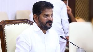 వరదల వేళ సీఎం రేవంత్ కీలక నిర్ణయం..!!