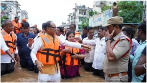 తెలంగాణలో వరదల వేళ చౌహాన్ కీలక వ్యాఖ్యలు..!!