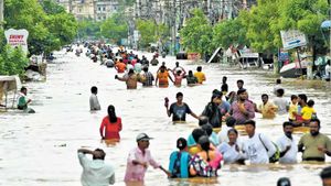 వరద నీటిలో బయట పడుతున్న మృతదేహాలు - ఒక్కరోజే..!!