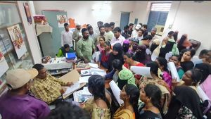 వాలంటీర్లకు పిలుపు - కీలక మలుపు..!!