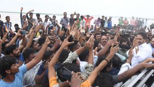 వరదల వేళ విజయవాడను భారీ ప్రమాదం నుండి రక్షించిన వైఎస్ జగన్! 