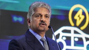 Anand Mahindra: మహీంద్రా మెచ్చిన సోషల్ మీడియా సంచలనం.. ఫుడ్ వెండర్ ఆన్సర్‌కు బిజినెస్ టైకూన్ ఫిదా