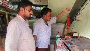 Hyderabad: ఫుడ్ సేఫ్టీ అధికారుల తనిఖీలు.. పలు రెస్టారెంట్లలో దారుణ పరిస్థితులు..!
