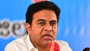 KTR: విజయ్ ముద్దారు, కేటీఆర్ కు మధ్య సంబంధం ఏమిటి..!