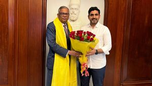 లోకేష్ భేటీ: విశాఖకు టీసీఎస్, 10 వేల మందికి ఉద్యోగాలు