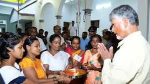 శుభవార్త: ఏపీలోని మహిళలు ఒక్కొక్కరికి రూ.40వేలు... అర్హులు వీరే