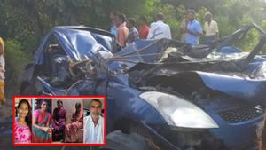 ఘోర రోడ్డు ప్రమాదం: గాల్లో ఎగిరి కాల్వలో పడిన కారు, ఏడుగురు మృతి