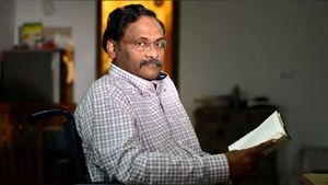 ఢిల్లీ యూనివర్సిటీ మాజీ ప్రొఫెసర్ సాయిబాబా కన్నుమూత