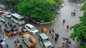 సిటీకి ఆరెంజ్ అలర్ట్ జారీ- స్కూళ్లు బంద్..!!