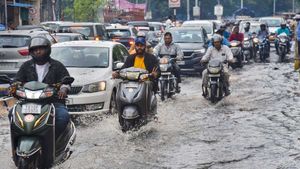 Weather Update: హైదరాబాద్ లోని పలు ప్రాంతాల్లో భారీ వర్షం.. పలు చోట్ల ట్రాఫిక్ జామ్..!