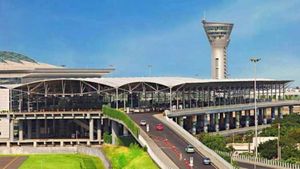  Hyderabad: విమానానికి బాంబు బెదిరింపు.. 6 గంటలపాటు నిలిచిపోయిన ఫ్లైట్..