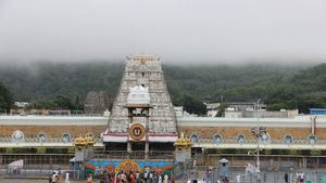 తిరుమల వెళ్లే భక్తులకు టీటీడీ బిగ్ అలర్ట్: ఆ దర్శనాలు రద్దు