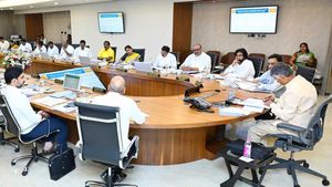 వాలంటీర్లపై ఇక ఇలా - జగన్ భూములపై కీలక నిర్ణయం..!!