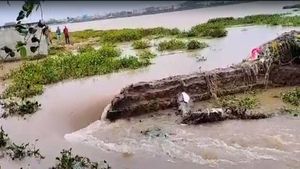 కాకతీయుల కాలంనాటి  భద్రకాళీ చెరువుకు గండి! 