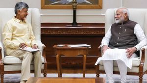ప్రధాని మోదీకి చంద్రబాబు రిక్వెస్ట్ - అంగీకరిస్తారా..!!
