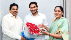 జగన్ తో భేటీ -  సుచరిత గుడ్ బై..!!