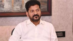 ఆ ప్రముఖ నటుడికి తెలంగాణ సర్కార్ షాక్..!!