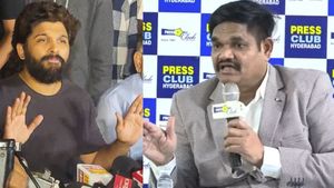 అల్లు అర్జున్‌పై విమర్శలు చేసిన ఏసీపీపై చర్యలు!
