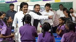 పిల్లలకు కొత్త `మావయ్య`