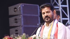 రేవంత్.. సమరశంఖం: చీకటి ఒప్పందంపై నోరు మెదపరేం?