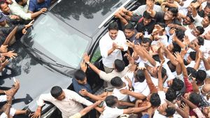 YS Jagan: పులివెందులలో జగన్ ప్రజాదర్బార్ -భారీగా తరలివచ్చిన జనం..!
