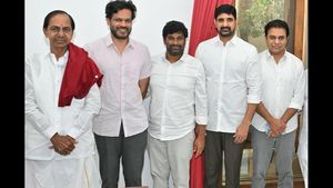 కేసీఆర్‌తో కేటీఆర్ భేటీ.. తాజా పరిణామాలపై చర్చ