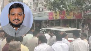 టీడీపీ ఎమ్మెల్యే పై దాడి - సొంత పార్టీ నేతలే..!!