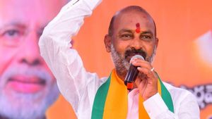 నో దూకుడు...  రూటు మార్చిన కేంద్రమంత్రి బండి సంజయ్!