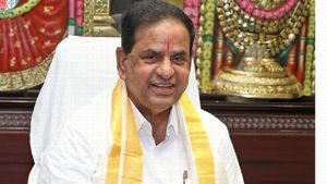 టీటీడీ ఛైర్మన్, ఈవోపై కేసు నమోదు చేయాలి..