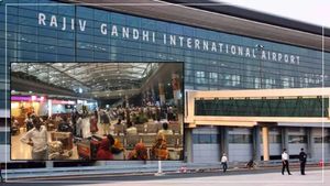Hyderabad: శంషాబాద్ ఎయిర్ పోర్టుకు రెడ్ అలర్ట్, వారికి అనుమతి లేదు
