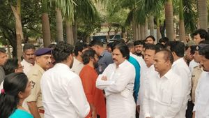 క్షమించండి - ఈవో, ఏఈవో బాధ్యులు: పవన్ కీలక డిమాండ్..!!