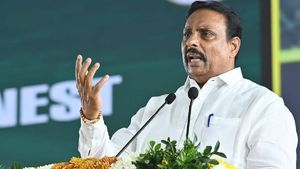 ఆక్రమణల కూల్చివేతలపై దానం నాగేందర్ ఆగ్రహం, హెచ్చరిక
