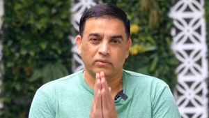 క్షమాపణ చెప్పిన దిల్ రాజు: అనవసరంగా రాజకీయాల్లోకి లాగకండి