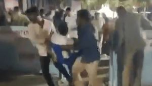 తిరుపతిలో తొక్కిసలాట: ఆరుగురు భక్తులు మృతి