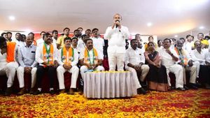 ఇందిరమ్మ ఇళ్లు, రేషన్ కార్డుల జారీపై బండి సంజయ్ హెచ్చరిక