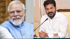 మోడీది ప్రచారమే.. రేవంత్! సొంత పార్టీ నేతలకు వార్నింగ్ 