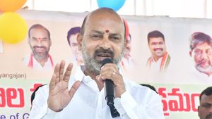 తెలంగాణలోని ఎనిమీ ప్రాపర్టీస్‌పై బండి సంజయ్ కీలక ఆదేశాలు