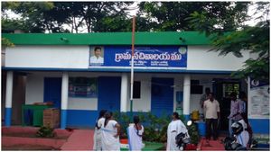 సచివాలయాల్లో ఆ సిబ్బంది సేవల్లో మార్పులు..!!