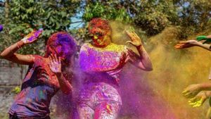 `ఇష్టం లేని వారిపై రంగులు చల్లితే..`: హైదరాబాద్ పోలీసుల ఉత్తర్వులు
