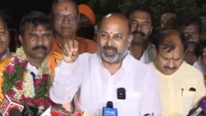 కాంగ్రెస్‌కు రంజాన్ గిఫ్టు ఇదే! రాహుల్ గాంధీ ఏమంటారంటూ  బండి సంజయ్