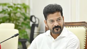 బెట్టింగ్ యాప్స్ వ్యవహారంపై సిట్.. సీఎం రేవంత్ సంచలన నిర్ణయం