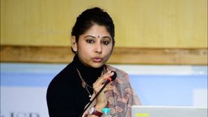 స్మితా సబర్వాల్‌కు షాకిచ్చిన పోలీసులు!