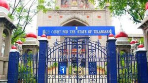 బీఆర్ఎస్ రజతోత్సవ సభ.. ప్రభుత్వానికి, వరంగల్ సీపీకి హైకోర్టు నోటీసులు!