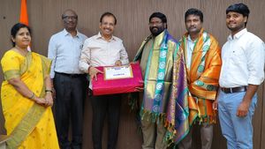 నిజాయితీ నిరూపించుకున్న ఆర్టీసీ కండక్టర్.. ఏం చేశారంటే ? 