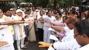 తిరుమలలో భక్తులు ఆ పనులు మానుకోవాలి- ప్రతిజ్ఞ చేయించిన టీటీడీ