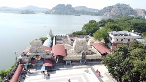 కాకతీయుల కాలంనాటి భద్రకాళి చెరువులో నక్షత్ర వనాలు, ఐల్యాండ్స్.. కానీ కొత్త ఆందోళన! 